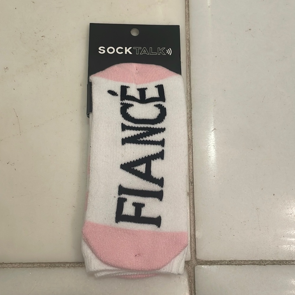 NWT FIANCÉ socks